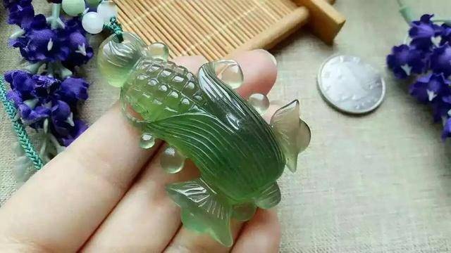 哪种绿翡翠手镯好玉石升值空间大？为什么这5种玉石被低估？是不是太不公平了呢？  第8张