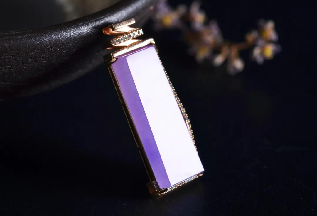 翡翠玉石简介谁说紫罗兰不值钱，只是你没买对而已~这对手镯1.9亿  第20张