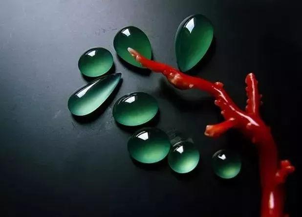 翡翠毛料石什么样的翡翠竟然拍出了天价！  第3张