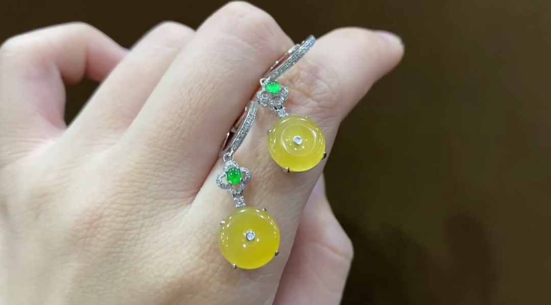 现在的翡翠价格，是不是虚高？  第1张