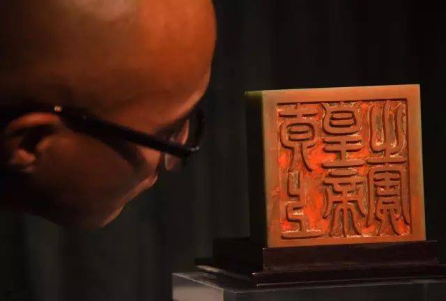 快手翡翠原石直播号哪里买这款乾清“传世印玺”，拍价高达8000万！  第1张