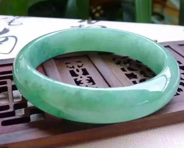 翡翠手镯：5分钟让你看明白自己手镯的真实价格  第3张