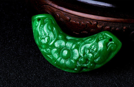 翡翠原石一般极品干青翡翠值钱吗？它简直让人爱不释手  第2张