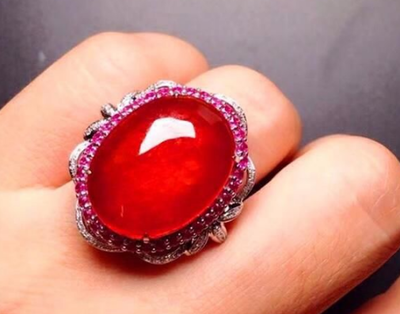 红翡都很贵吗？只有冰红才价值连城  第1张