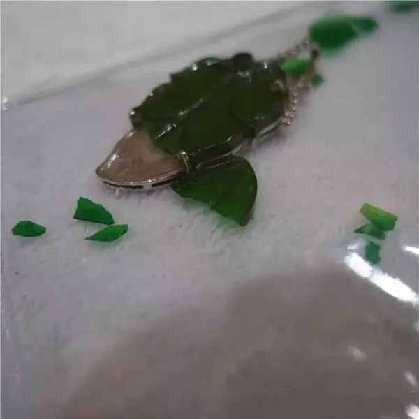 王朝翡翠貔貅满绿翡翠都是极品？如果这么认为就大错特错了  第12张