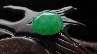 翡翠原石是什么石头豆种翡翠在市场上的价值  第7张