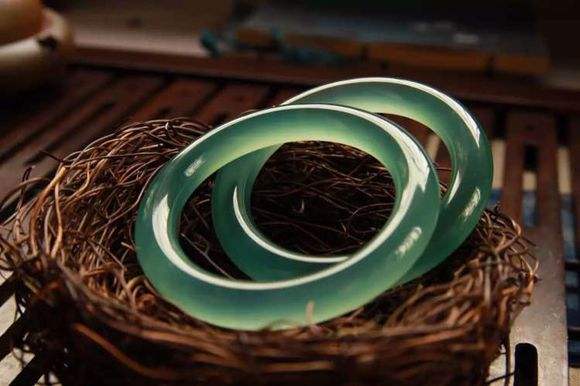 神龙一样的翡翠~翡翠龙石种是  第1张