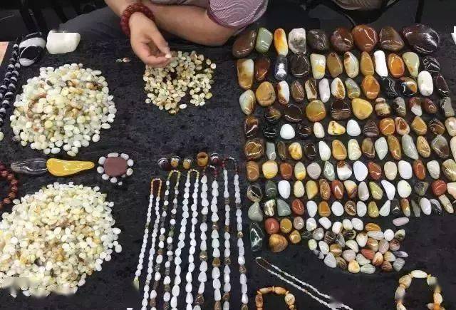 翡翠油青料曾今最受市场欢迎的光白籽，为什么如今却被忽视？  第1张