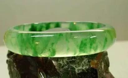 怎样辨别玉器的好坏3 分 钟了解翡翠价格行情，看完买玉不吃亏  第5张