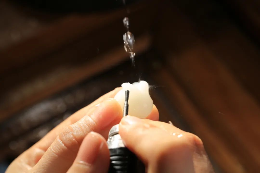 为什么正宗新疆和田玉很难买到？  第13张