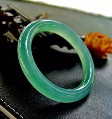 翡翠200元油青翡翠是什么？油青翡翠价值多少  第3张