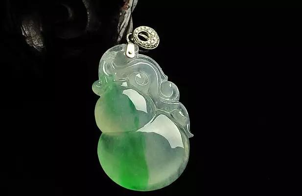 收藏级翡翠VS佩戴级翡翠，看不懂你就等着吃亏吧！  第4张