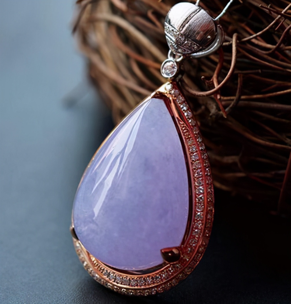 翡翠玉石简介谁说紫罗兰不值钱，只是你没买对而已~这对手镯1.9亿  第11张