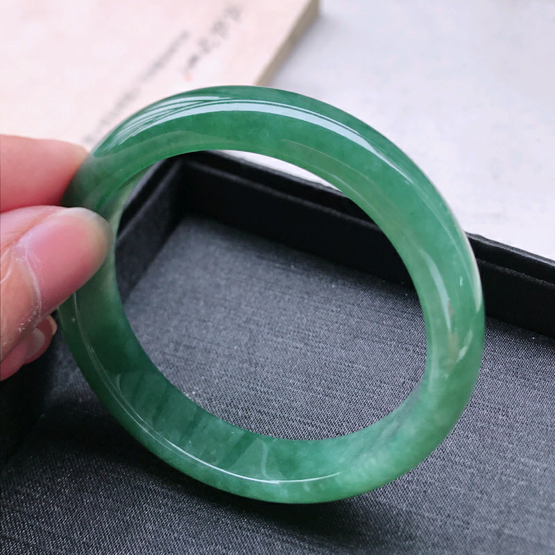 翡翠油青种值钱吗？翡翠油青是否值得入手？  第1张