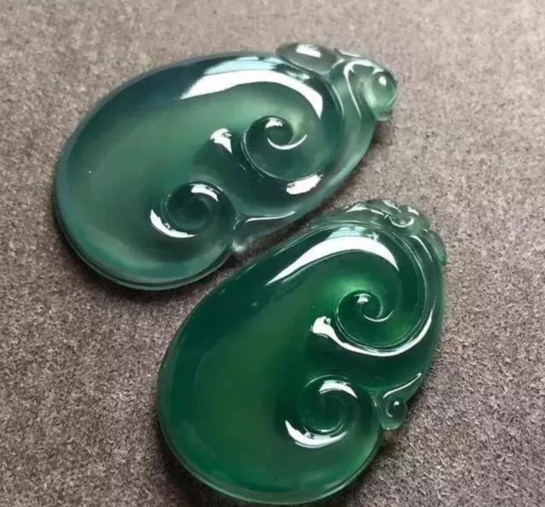 白翡翠怎样辨认真假这种翡翠被称为翡翠界的“蓝色妖姬”，选得对不愁没升值空间  第4张