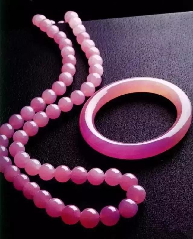 大件翡翠a货摆件简单三步，教你判断紫罗兰翡翠的价值  第2张