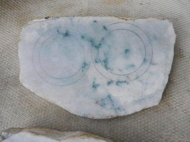 从原石到成品，十几道工序的磨练，终于知道翡翠手镯为什么那么贵  第4张