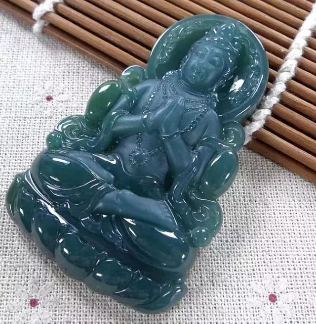 来聊聊蓝水翡翠的“蓝”，要蓝到什么程度才是好的呢  第6张