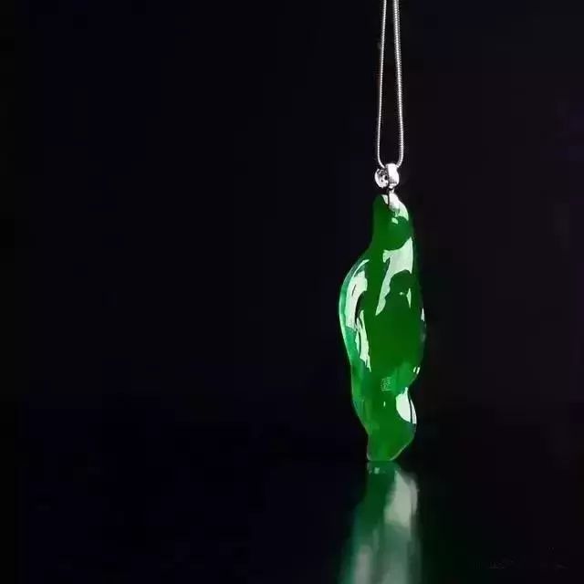 翡翠原石木纳怎么看顶级，极品翡翠，有人一辈子没见过！有钱或许都买不到了吧  第7张