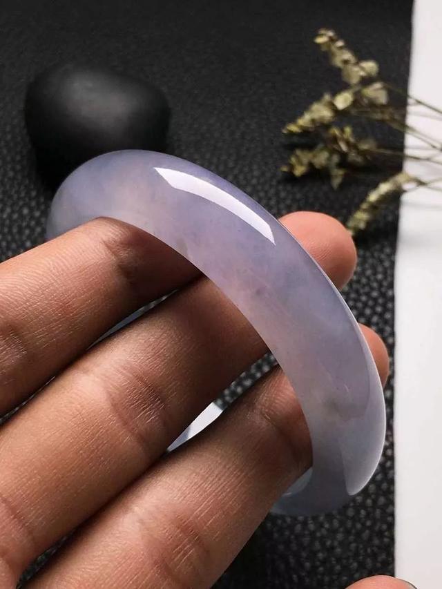 冰种飘花翡翠吊坠价格冰种飘花紫罗兰翡翠手镯价格大概是多少？快来看看你买贵了没有！  第3张