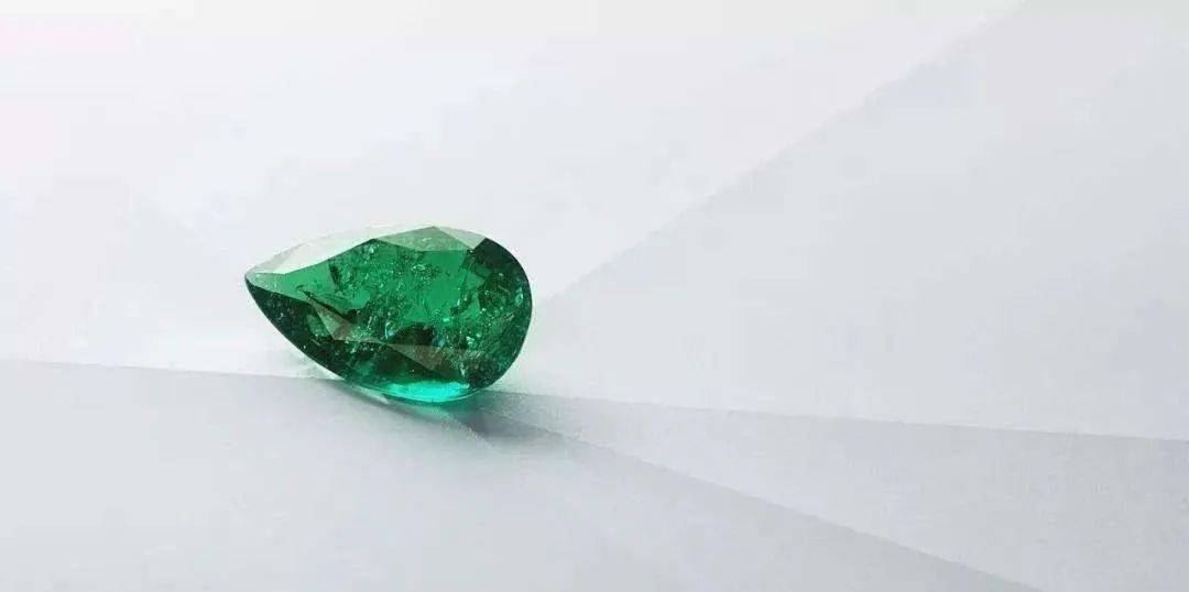 翡翠玉石手镯心非洲祖母绿能开“木佐绿”证书？顶级祖母绿的颜色跟产地到底有没有关系？  第36张