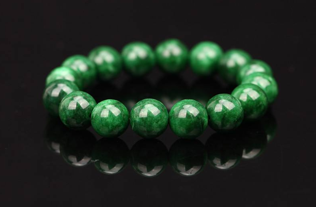 翡翠原石一般极品干青翡翠值钱吗？它简直让人爱不释手  第1张