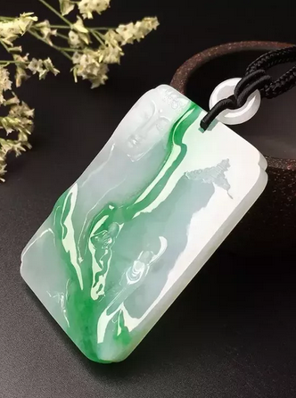 翡翠 春彩 挂件一抹绿的价值有多高？当它出现在翡翠里你就懂了！  第7张