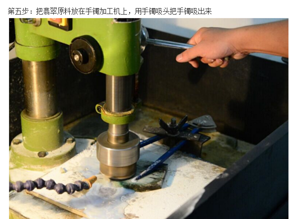 翡翠玉镯a货正品价格翡翠价格贵的有理由吗？剖析翡翠市场价值  第8张