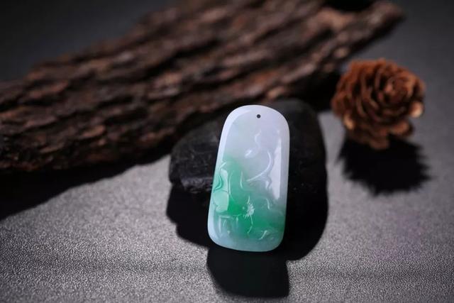 售价一千块和一万块的翡翠，它们的差别在哪里？  第10张