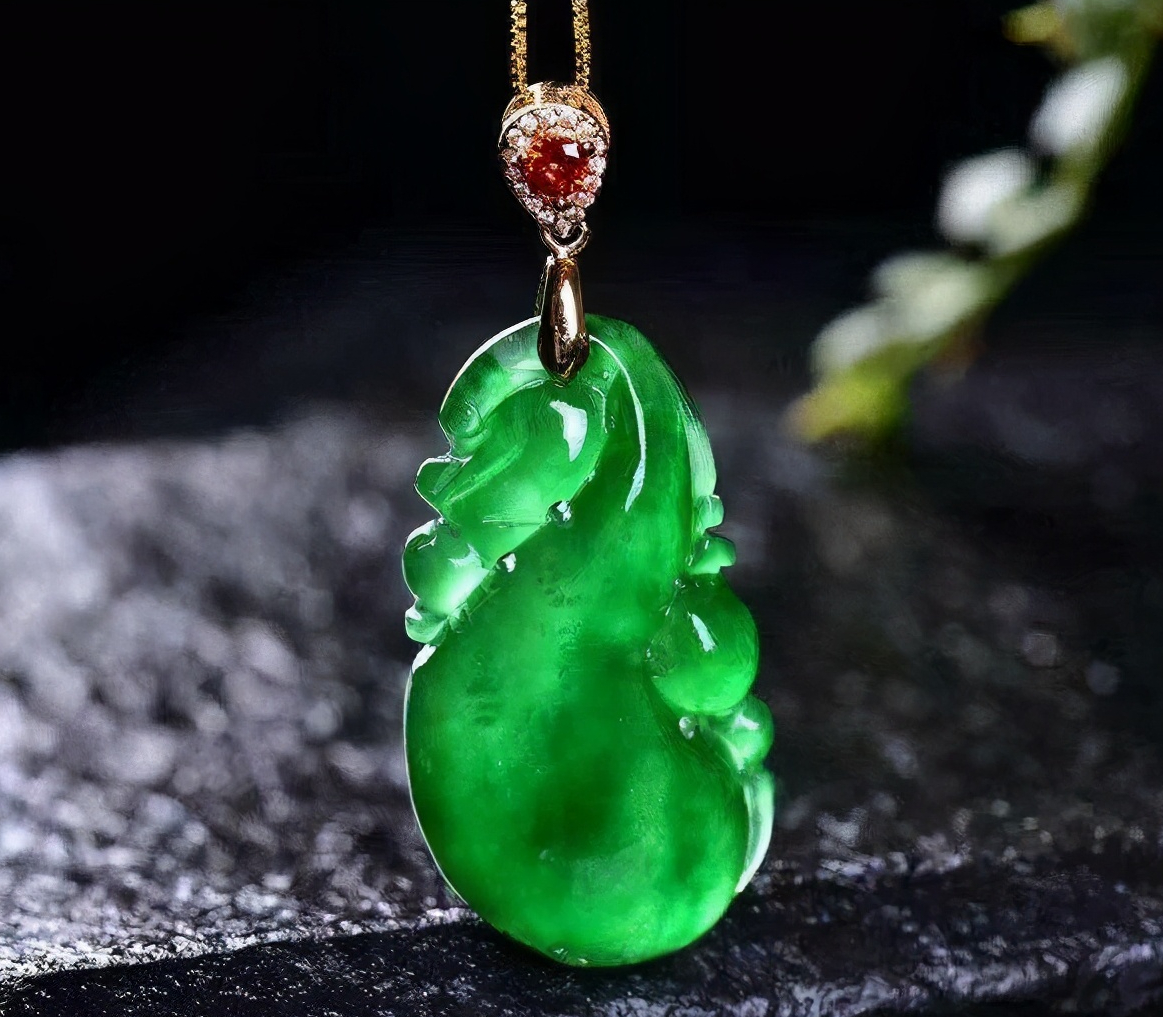 怎样辨别玉器的好坏3 分 钟了解翡翠价格行情，看完买玉不吃亏  第1张