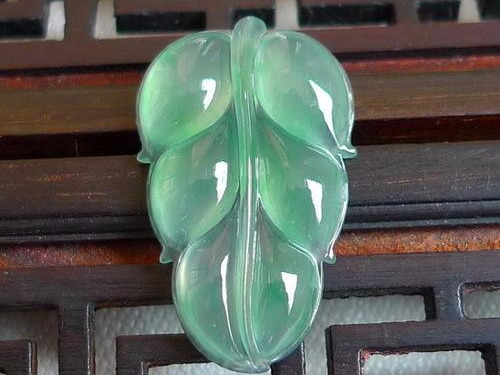 带你走进“玉石之王”翡翠的绿色世界  第5张