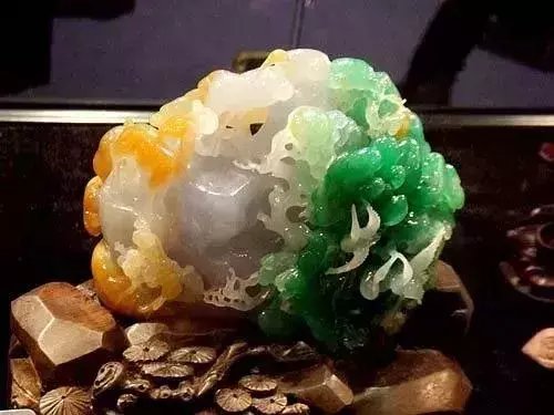 翡翠的颜色越多越值钱？千万别被骗了  第11张