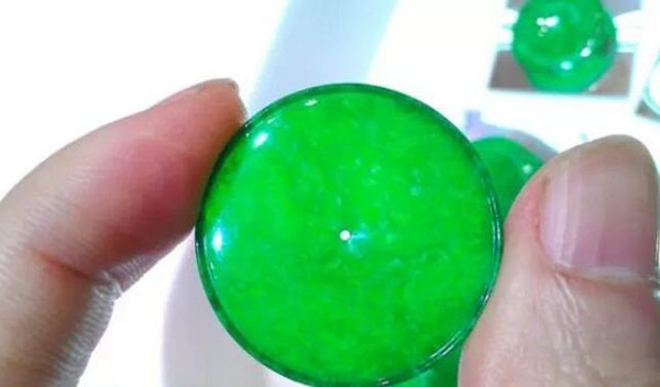 看到价低，种水色具佳的翡翠，想捡便宜？小心它是铁龙生  第2张