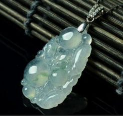 翡翠价格差距大珠宝行业的行情以及未来的高升值空间  第3张