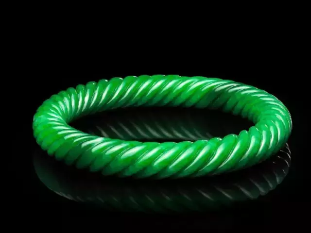 都说乱世黄金盛世玉，翡翠真的具有投资价值与收藏价值吗？  第9张