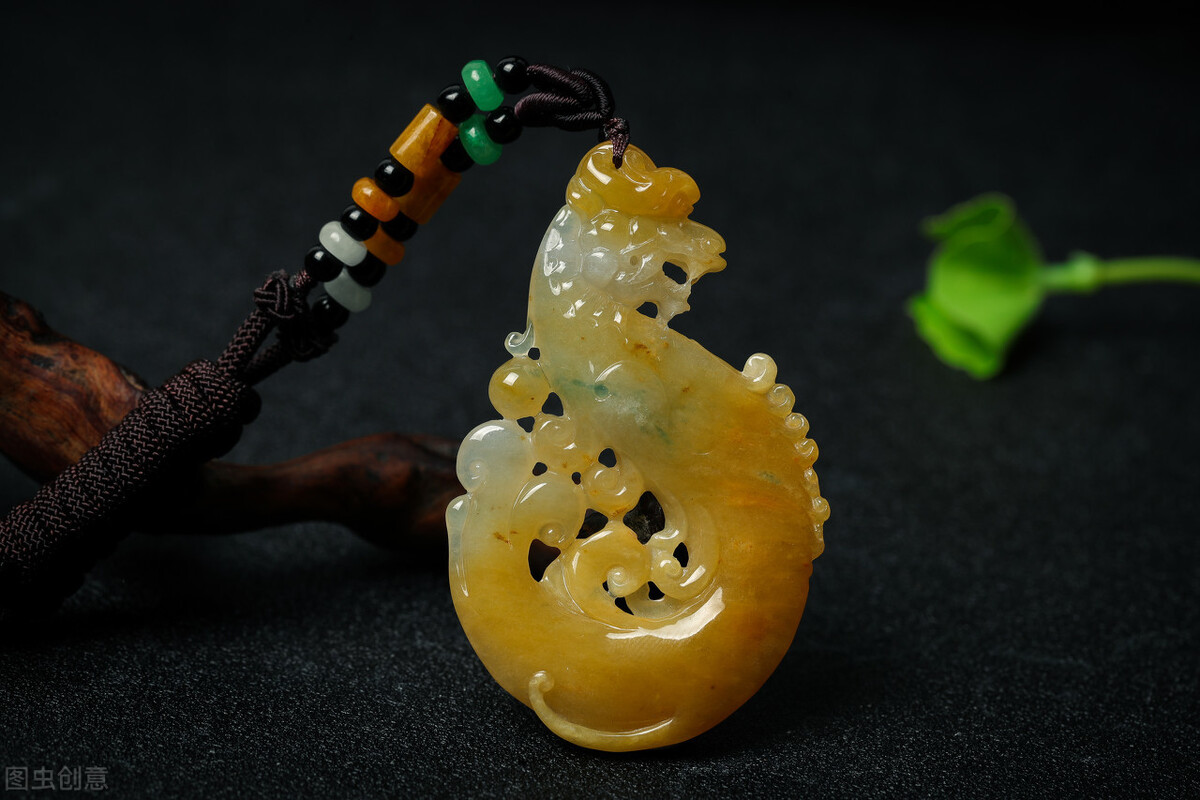 5000翡翠镯子图片翡翠中的黄翡有什么特别之处？  第3张