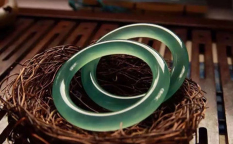 紫罗兰翡翠手镯广告词这个世界，只有龙石种翡翠敢叫板玻璃种翡翠  第5张