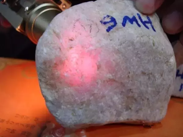 翡翠贵还是玉不同的紫罗兰翡翠价格都是怎样的？  第9张