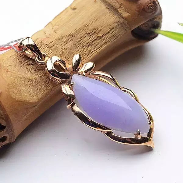 翡翠贵还是玉不同的紫罗兰翡翠价格都是怎样的？  第11张