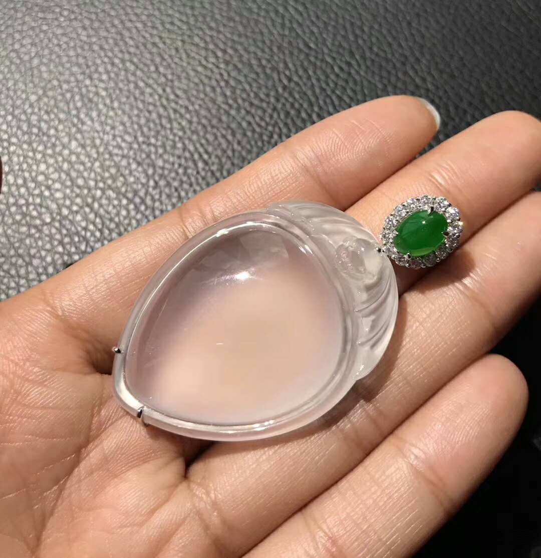 买几十万翡翠的就是土豪？高货翡翠价格你根本想不到！  第4张