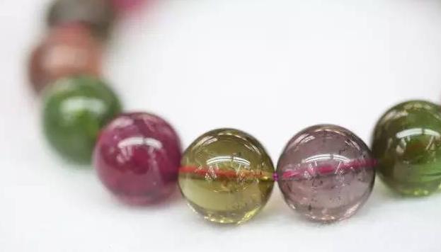 翡翠货吊坠最新碧玺行情，居然能差80倍！  第1张