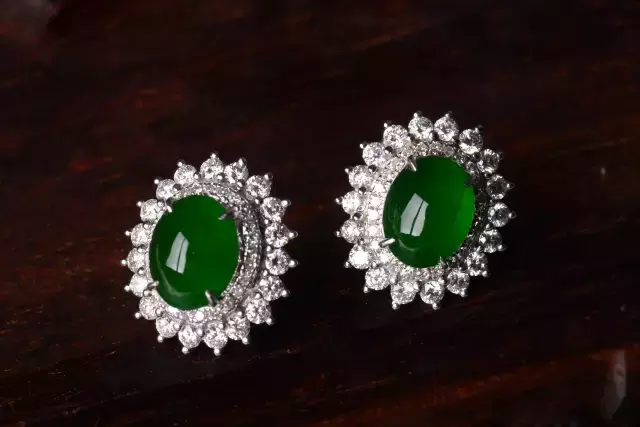 传说中比玻璃种还漂亮百倍的龙石种翡翠，你见过吗？  第4张