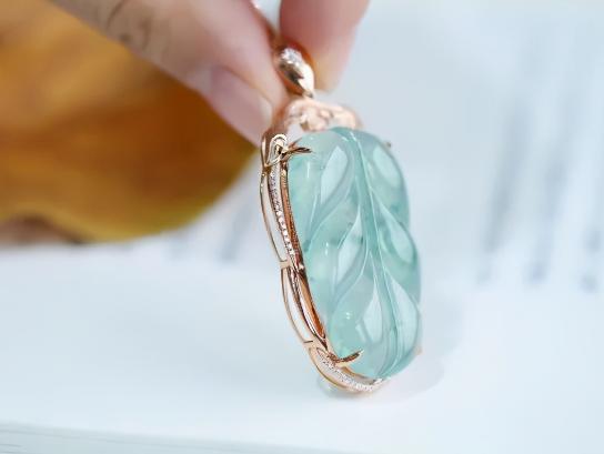 糯米种翡翠手镯价格从2020看2021，玉石行业将有哪些大变化？  第5张