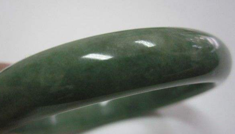 和田玉和翡翠价格油青种翡翠行情如何，到底值不值得买？  第3张