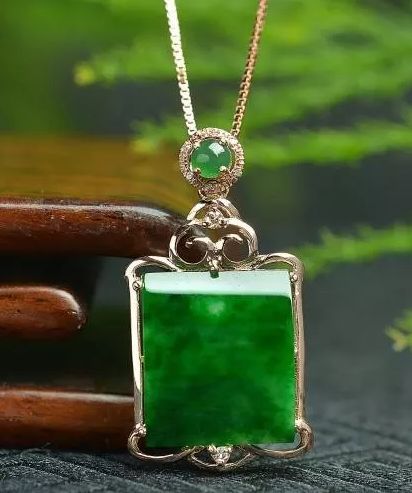 王朝翡翠貔貅满绿翡翠都是极品？如果这么认为就大错特错了  第7张