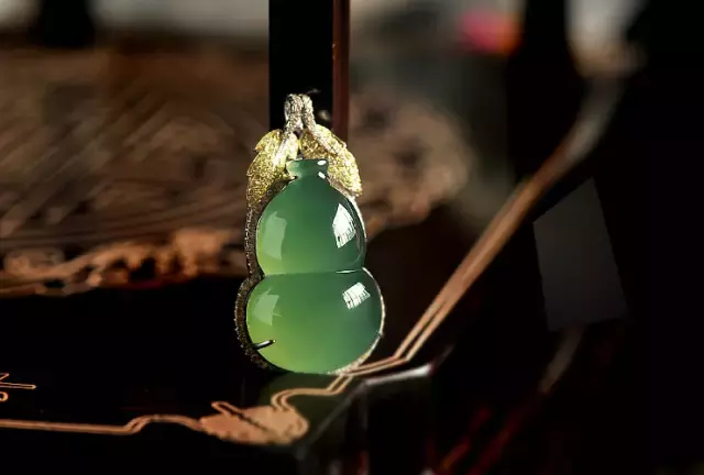 传说中比玻璃种还漂亮百倍的龙石种翡翠，你见过吗？  第13张