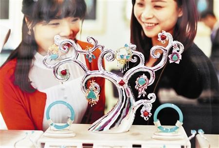 珠宝展美轮美奂，精品珠宝价格走势看涨  第1张