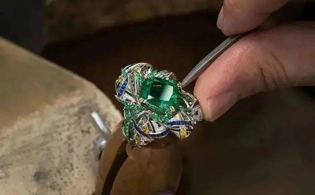 翡翠玉石手镯心非洲祖母绿能开“木佐绿”证书？顶级祖母绿的颜色跟产地到底有没有关系？  第34张