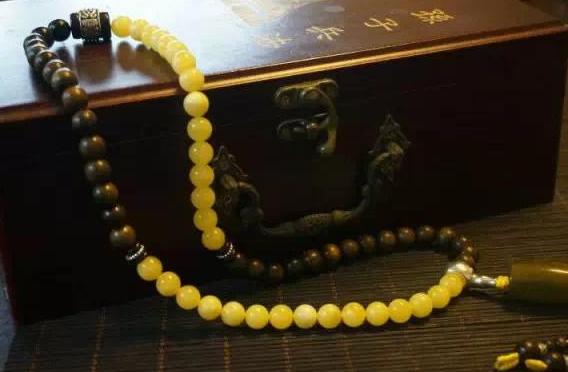 老红翡翠手镯值近年来珠宝价格走势,为你的收藏作参考  第2张