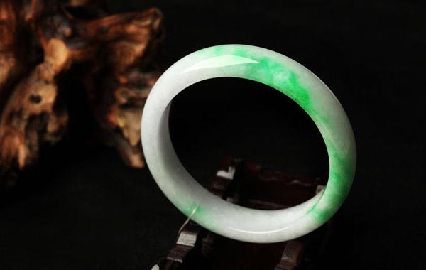 「干货分享」新手如何看白底青翡翠及其价值  第1张